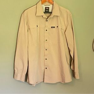 XL mens wrangler button up. Prefect for your next western look.